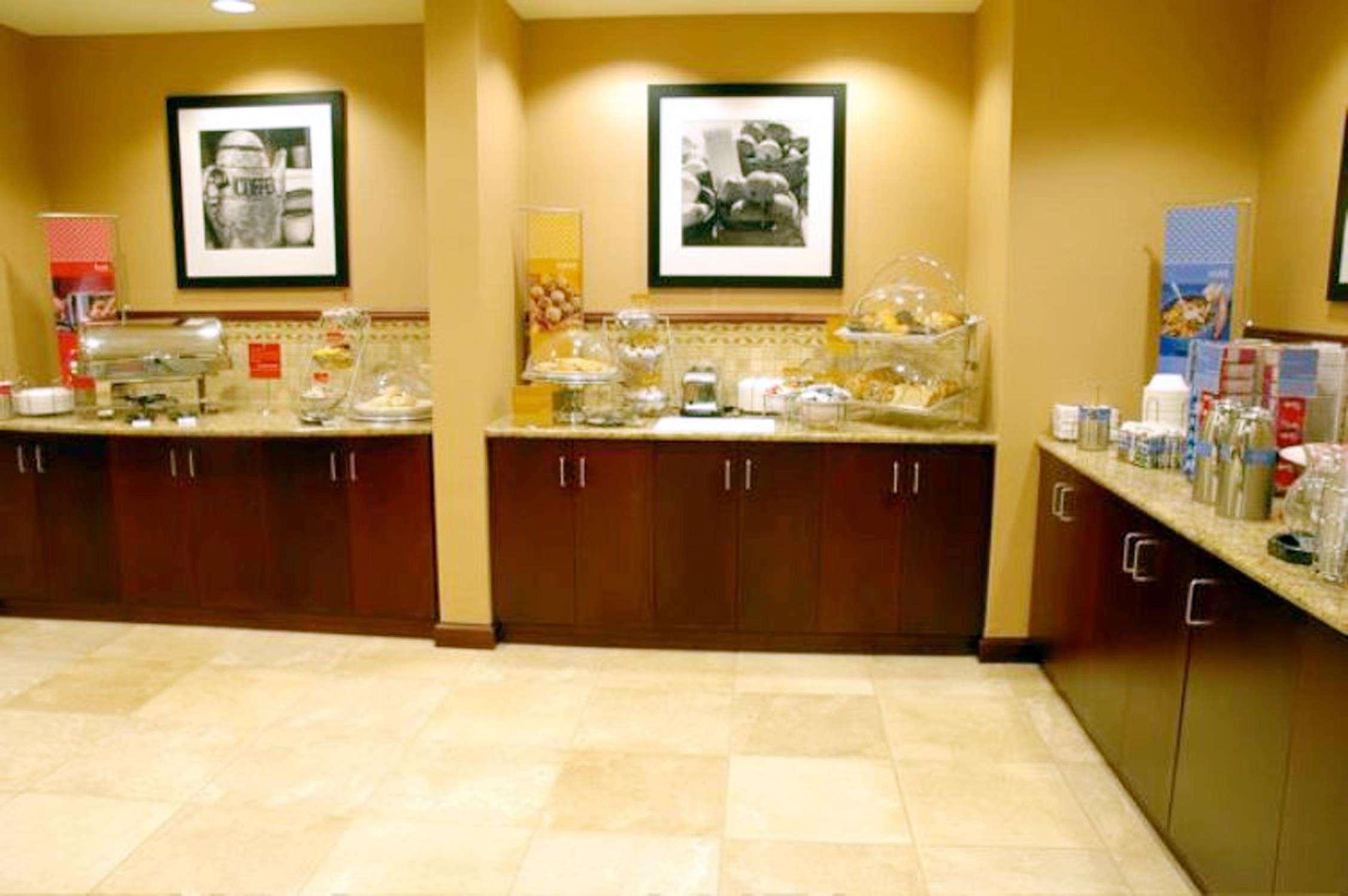 Hampton Inn Calera Ресторан фото