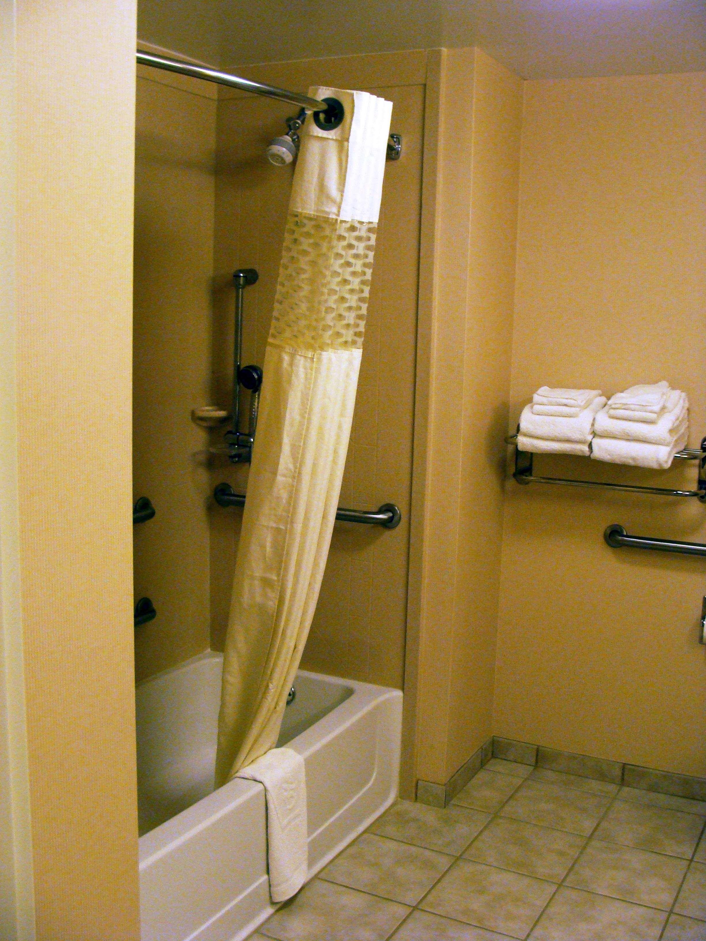 Hampton Inn Calera Номер фото