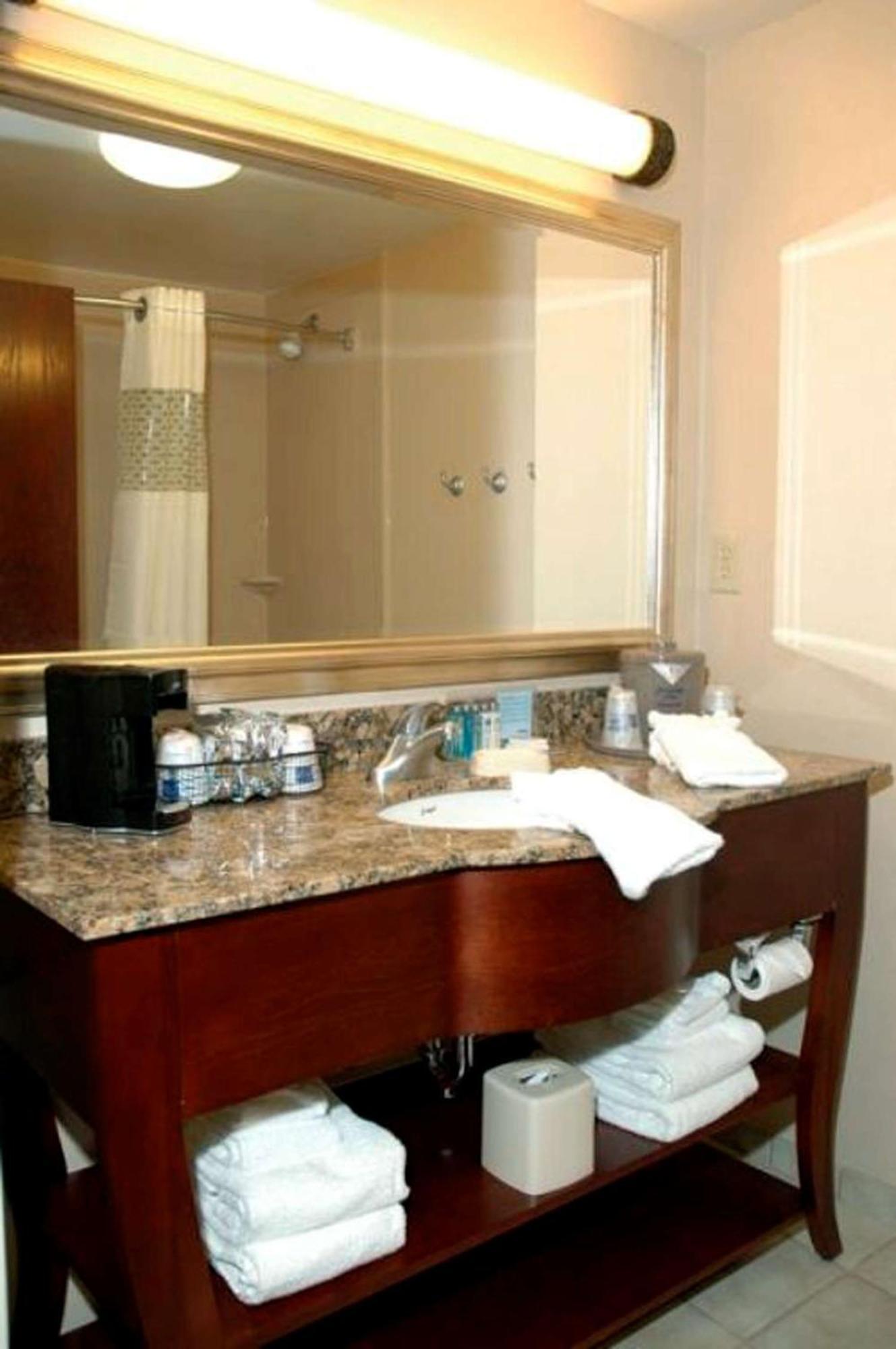 Hampton Inn Calera Экстерьер фото